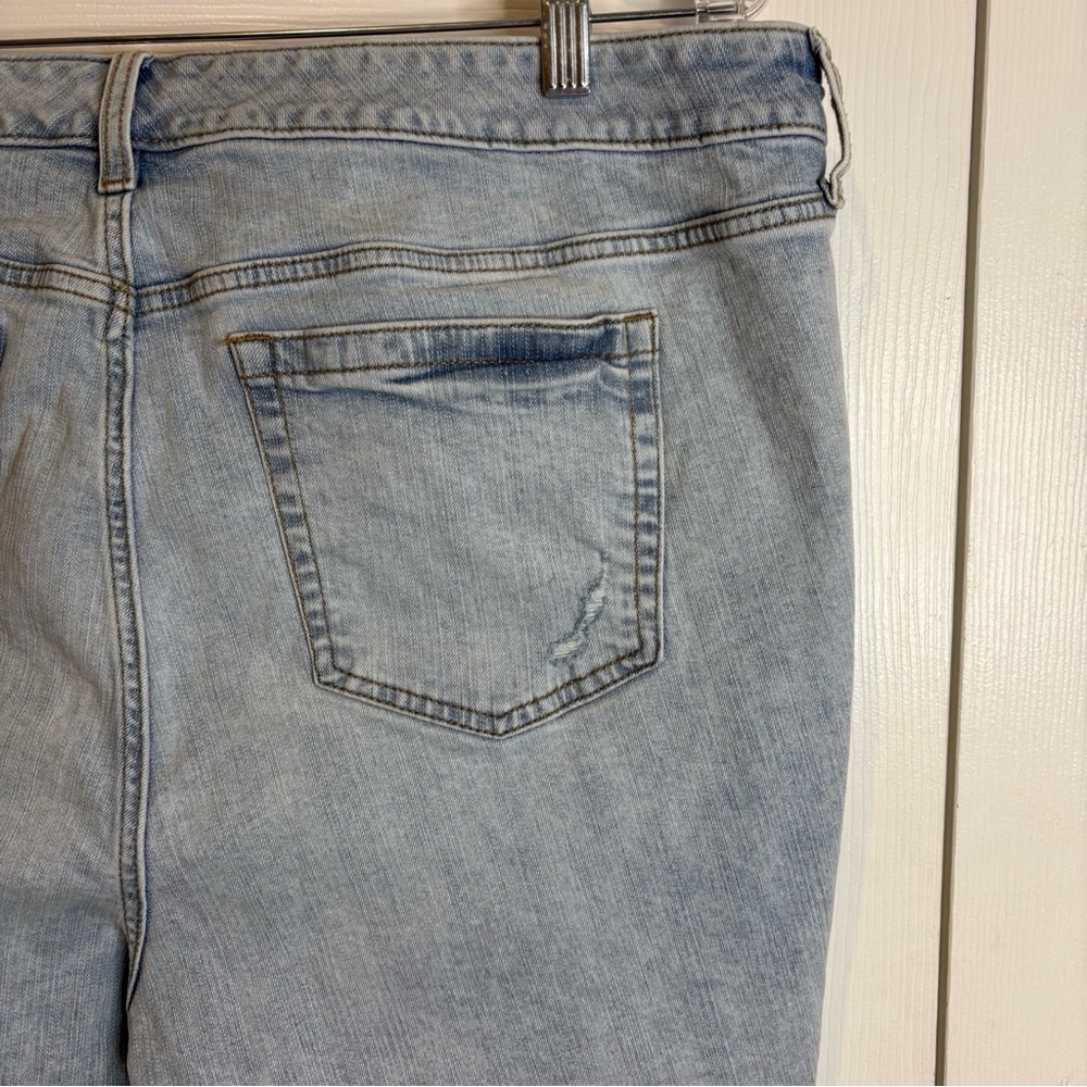 Women's Size 18 TORRID Perfect 10" Bermuda Jean Shorts Vintage Stretch Ripped - Picture 7 of 12